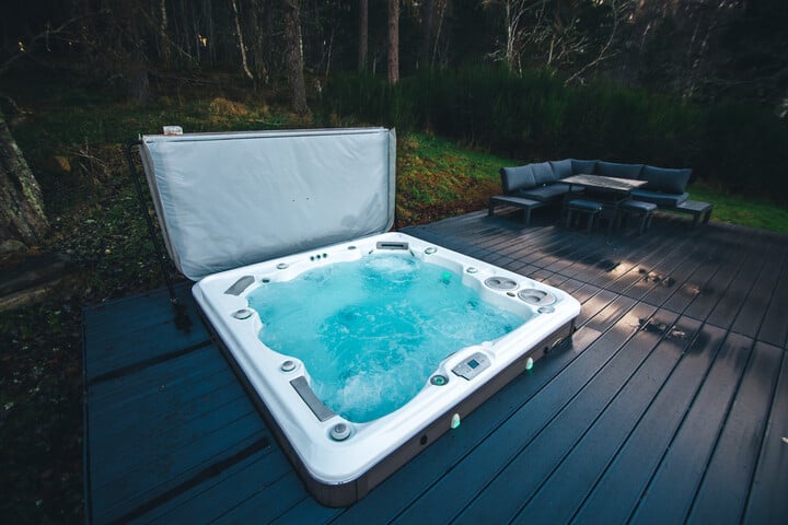 The Difference Between A Hot Tub A Jacuzzi And A Spa